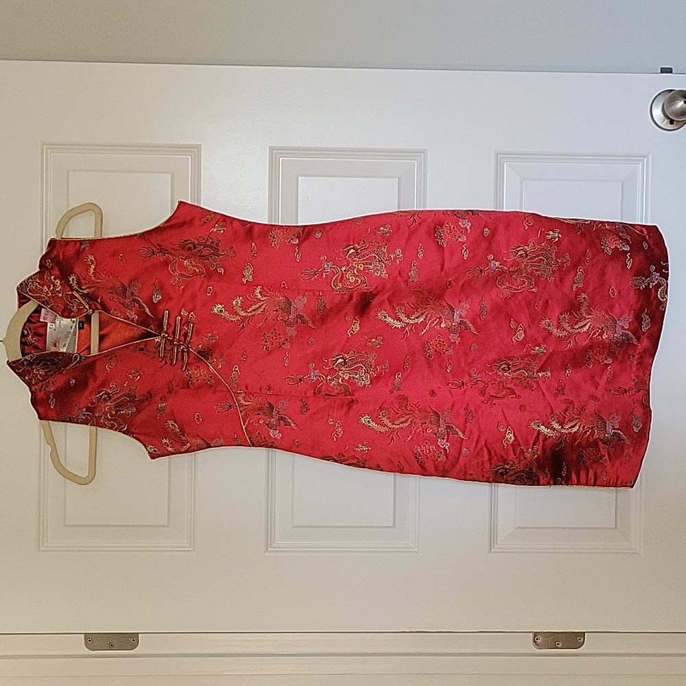 Red Cheongsam dress. Size 36.